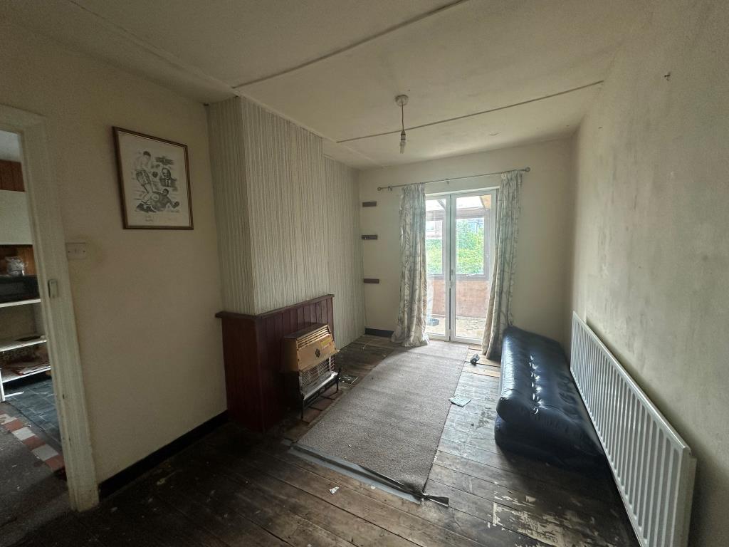 Lot: 157 - CHALET BUNGALOW FOR REFURBISHMENT POTENTIAL FOR EXTENSION - Dining room with access to conservatory